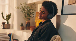 Listen Longer Keep your music playing all day with battery life that delivers up to 35 hours of power. USB Type-C quick charging gives up to 60 minutes of playback from just 3 minutes of charge.